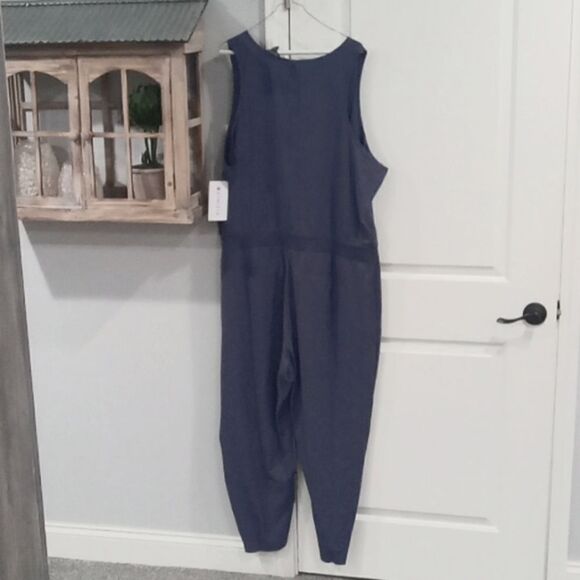 Athleta Brooklyn textured jumpsuit  in medieval Violet. Inseam 27" size 24 NWT - Picture 4 of 6